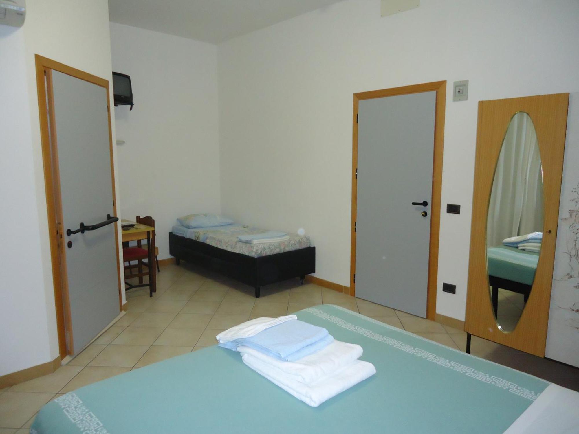 רימיני Hotel L&V מראה חיצוני תמונה