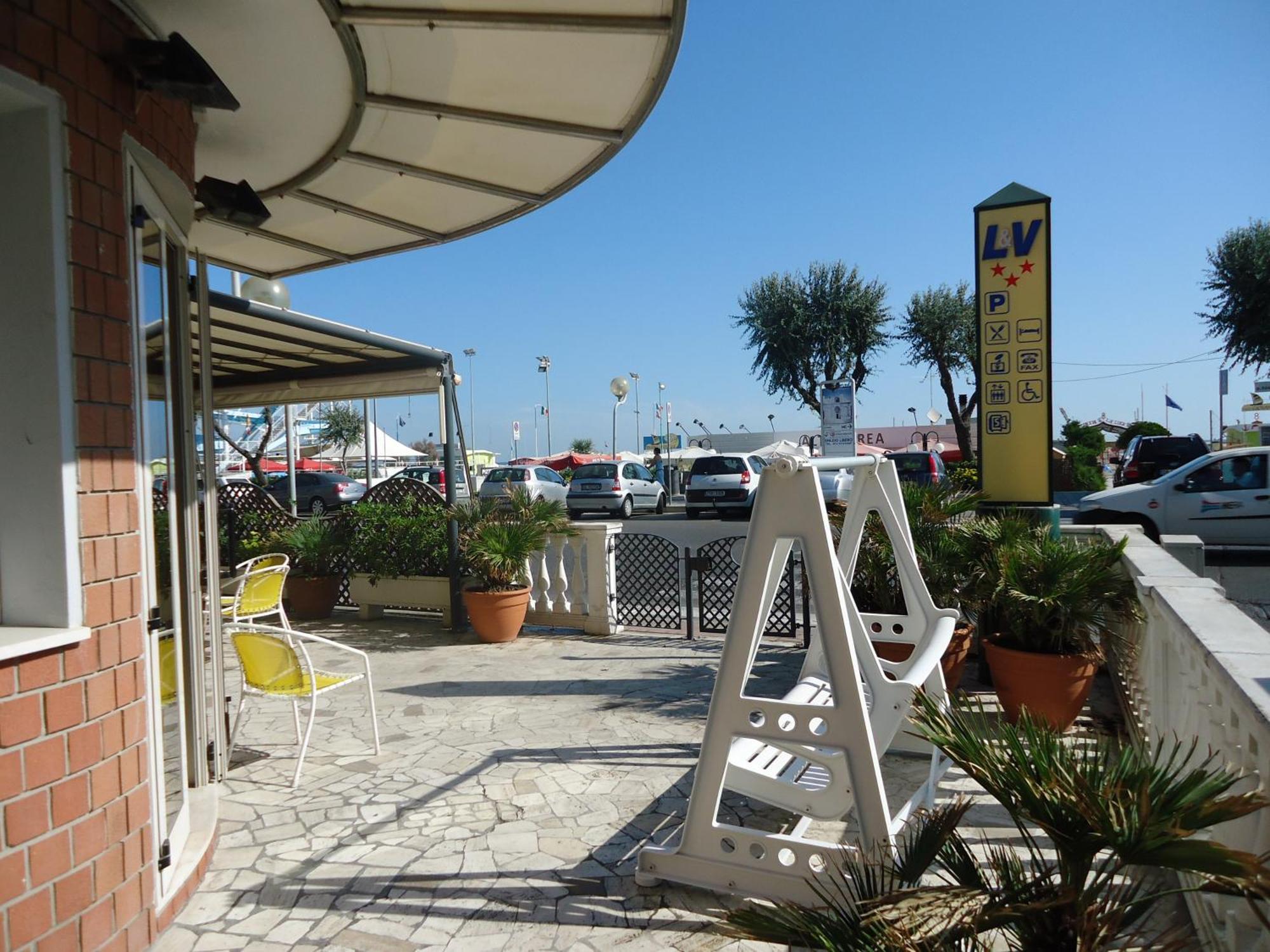 רימיני Hotel L&V מראה חיצוני תמונה