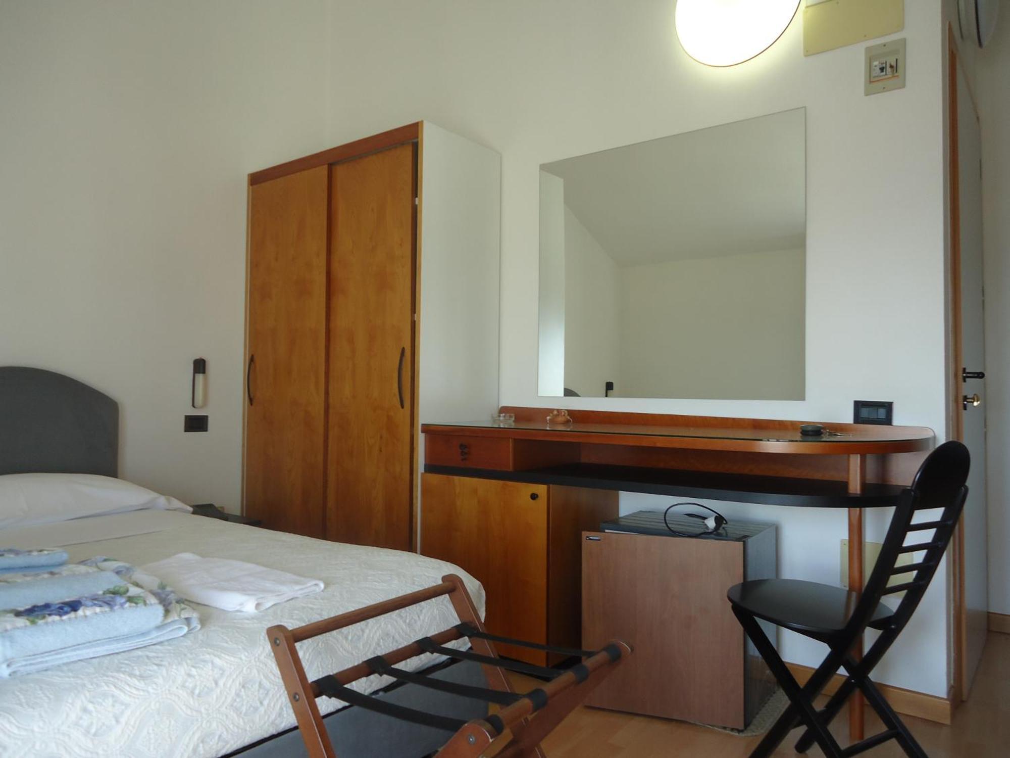 רימיני Hotel L&V מראה חיצוני תמונה