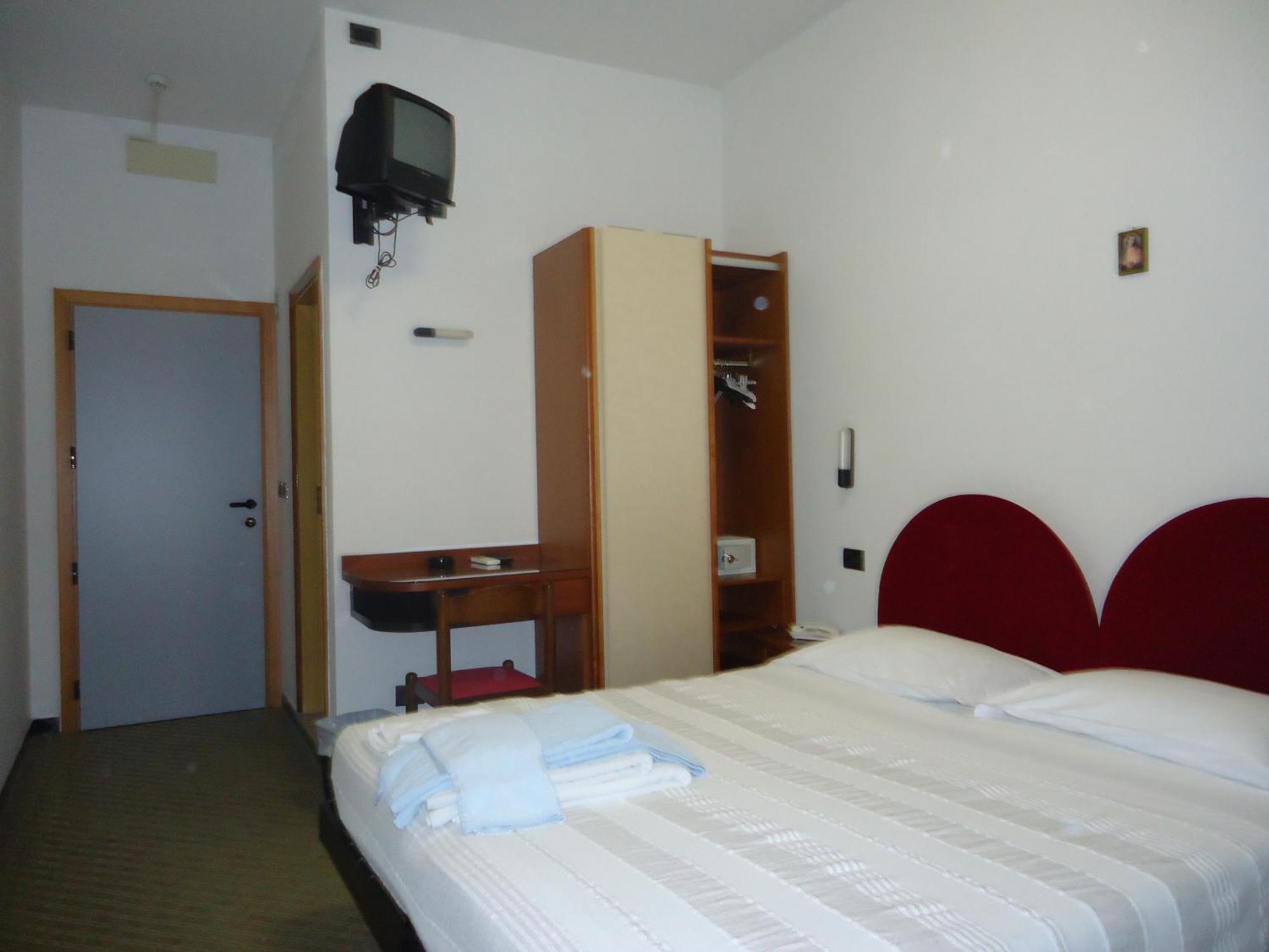 רימיני Hotel L&V מראה חיצוני תמונה