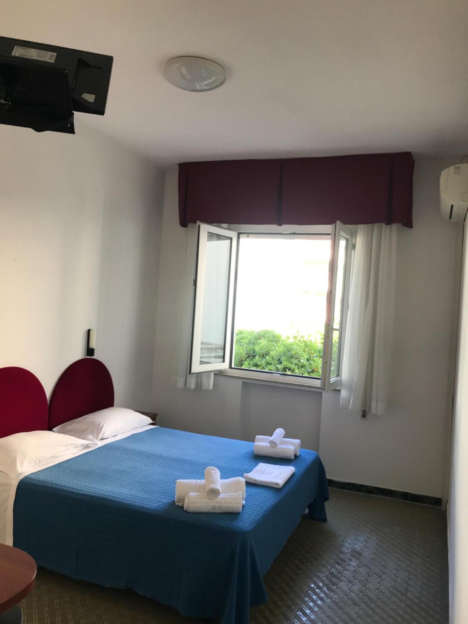 רימיני Hotel L&V מראה חיצוני תמונה