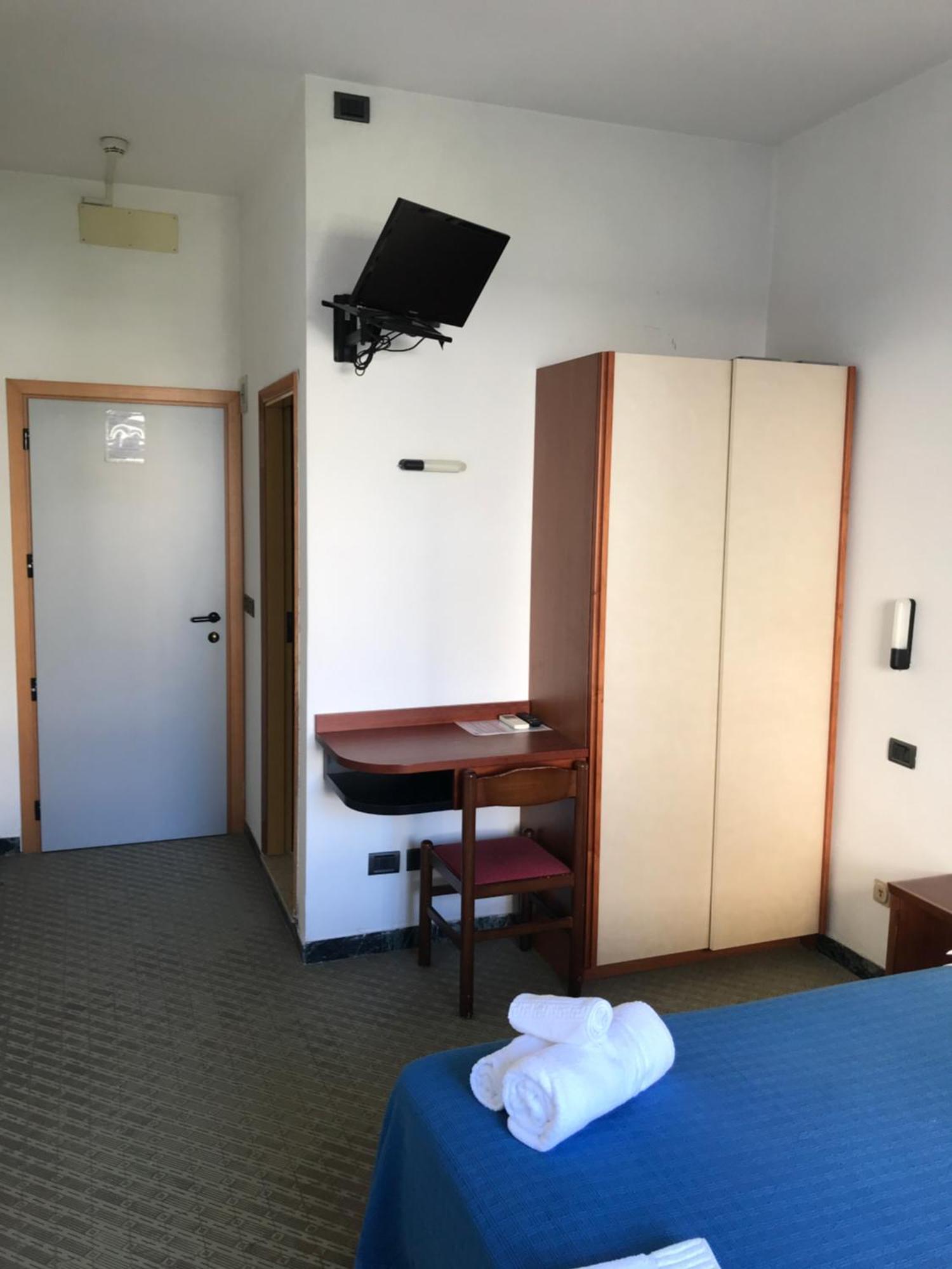 רימיני Hotel L&V מראה חיצוני תמונה