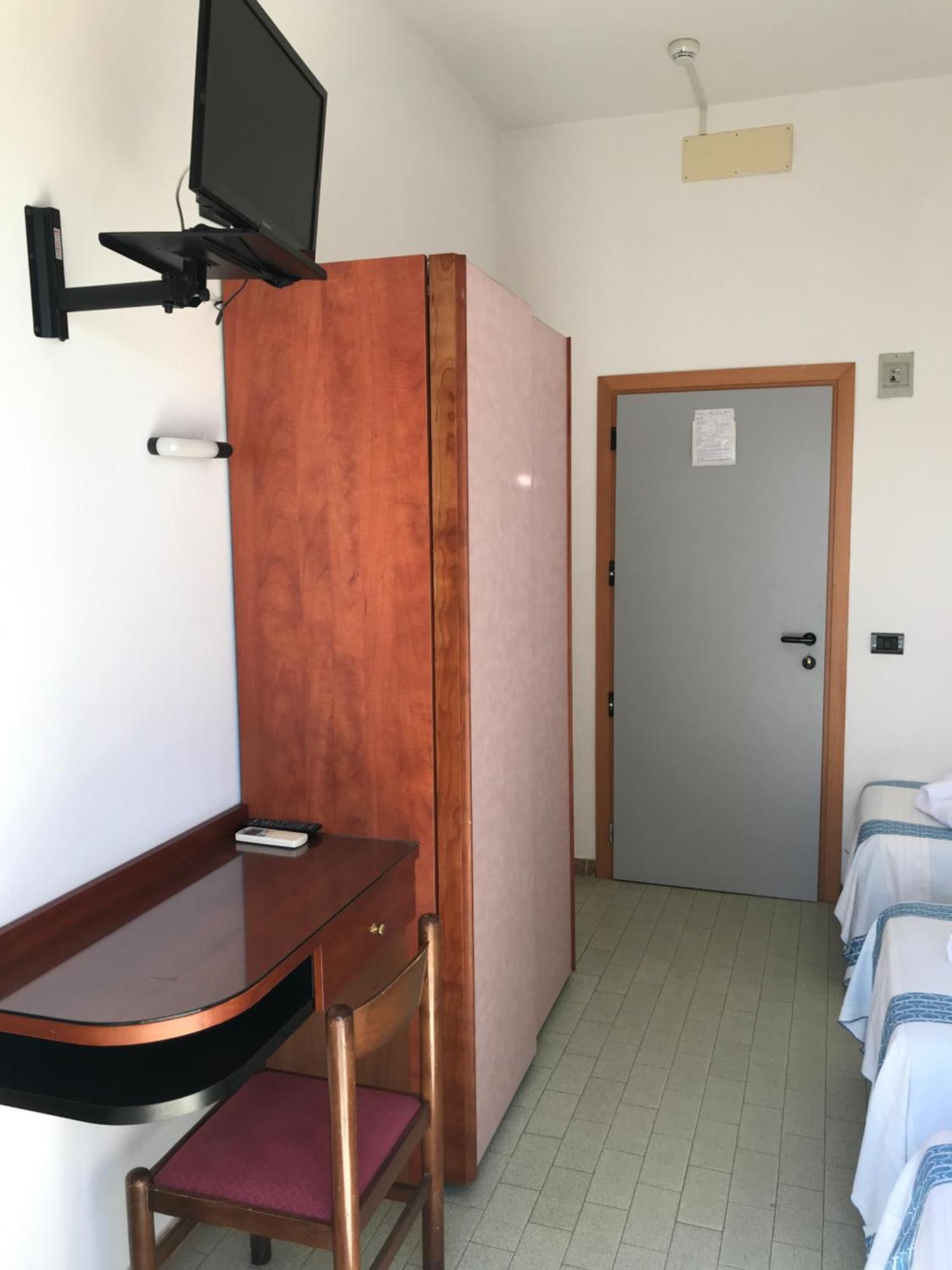 רימיני Hotel L&V מראה חיצוני תמונה